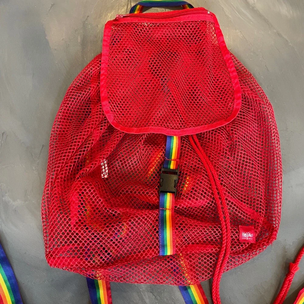 VTG Mossimo Red Mesh Backpack Rainbow Straps Drawstring Festival Concert Bag‎